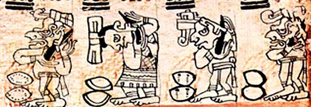 Personajes realizando un ritual de autosacrificio en el que se punzan las orejas y recogen los chorros de sangre en conchas