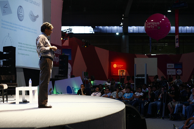 El físico Miguel Alcubierre en Campus Party Mexico.