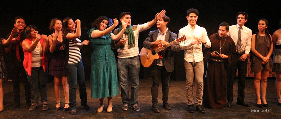 Del salón de clase al escenario: enseñar la emocións