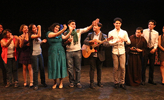 Del salón de clase al escenario: enseñar la emoción 