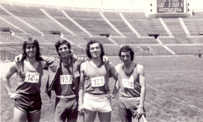 Foto 6. Deportistas de la Universidad Austral en Campeonato Atlético. Noviembre de 1978, fotografía de Dennis Argomedo. 