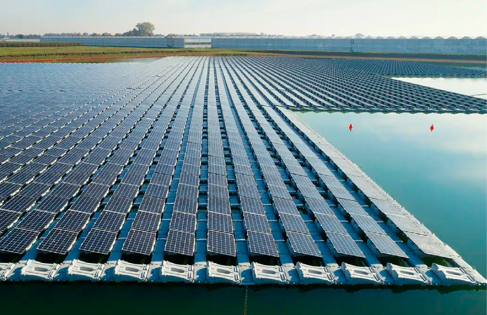 Paneles fotovoltaicos flotantes